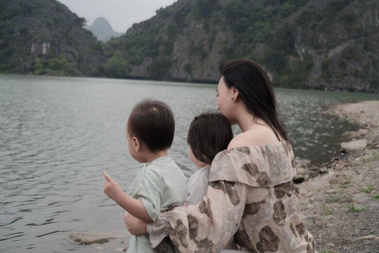 Jenny và Jimmy nay lớn phổng phao, sống bình yên bên mẹ.