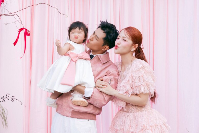 Gia đình hạnh phúc của Puka và Gin Tuấn Kiệt.