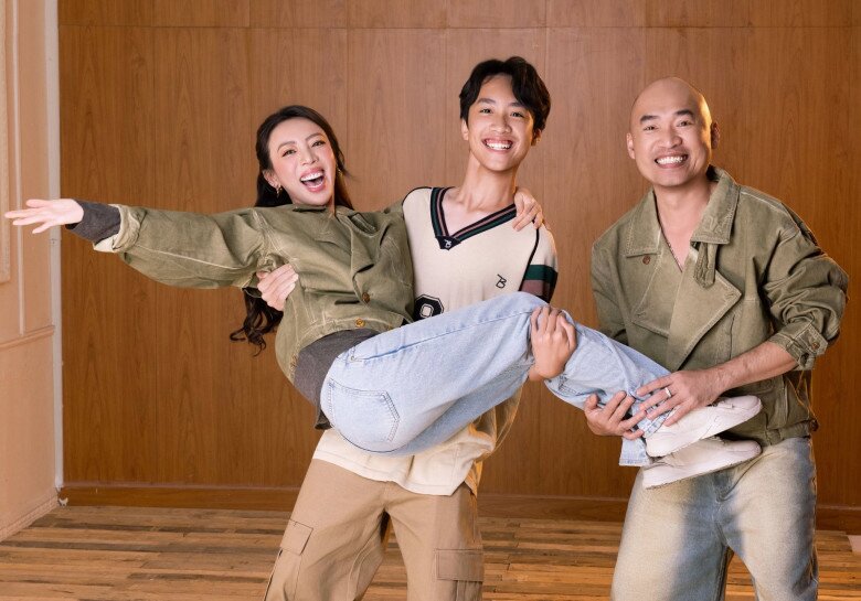 Con trai Thu Trang và Tiến Luật từ nhỏ đã học trường quốc tế, giỏi ngoại ngữ.