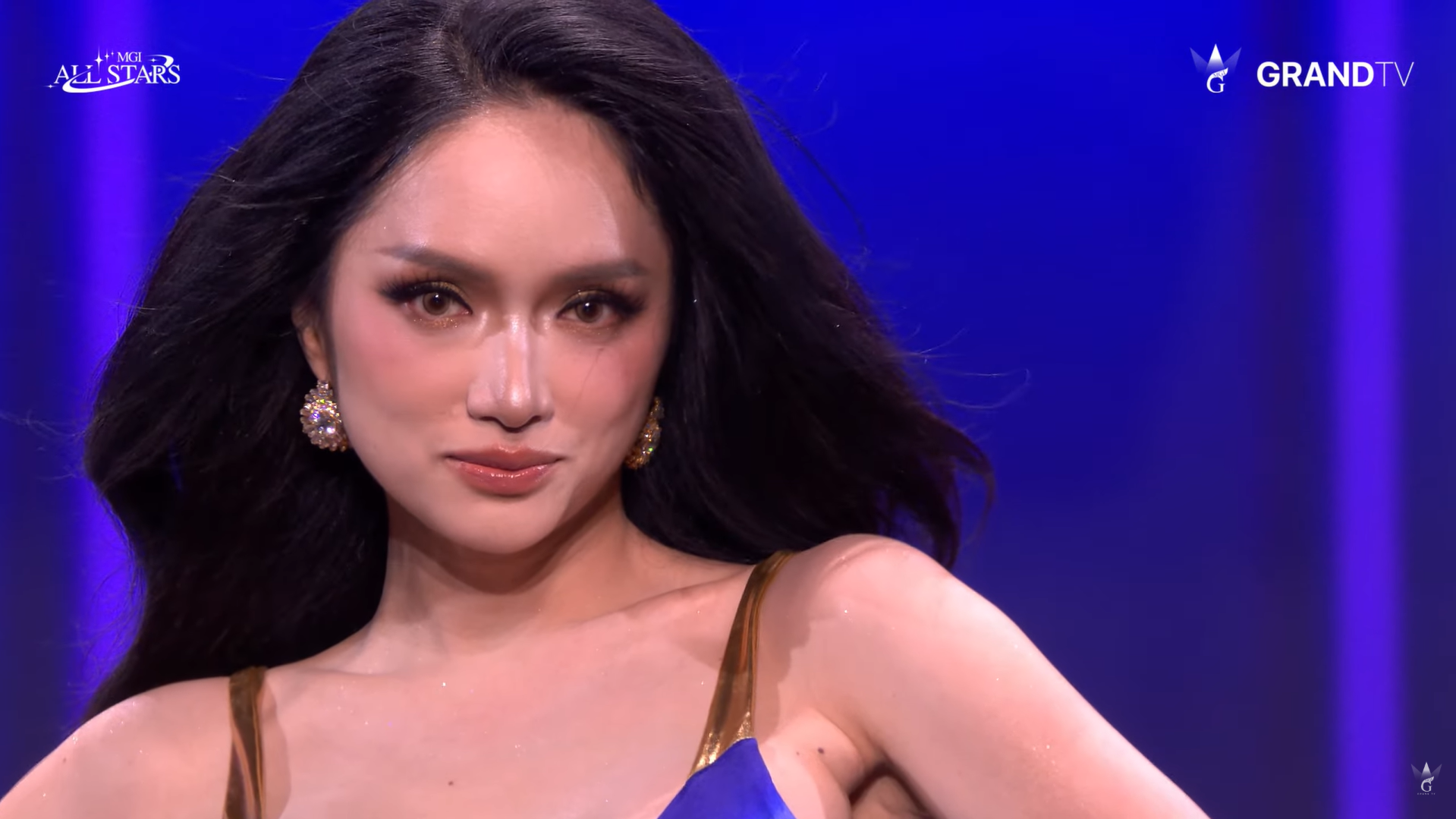 Hương Giang giữ vững phong độ trong phần thi swimsuit.