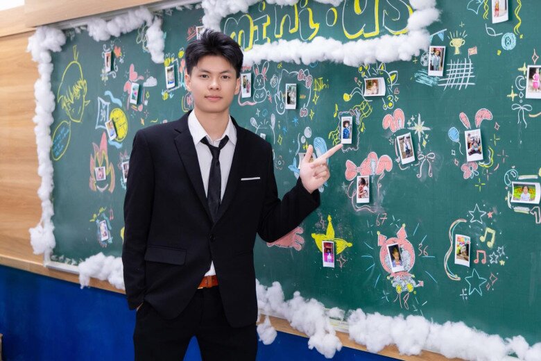 Trần Tú học tập tại một trường tư thục ở Hà Nội trước khi vào đại học.