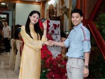 Văn Thanh tặng bạn gái "thẻ đen" trong lễ dạm ngõ