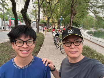 Giải trí - Trần Bờm con trai NSND Trần Lực có học bổng trường quốc tế vẫn thi tốt nghiệp THPTQG, bố nhập hội hóng con trước cổng trường