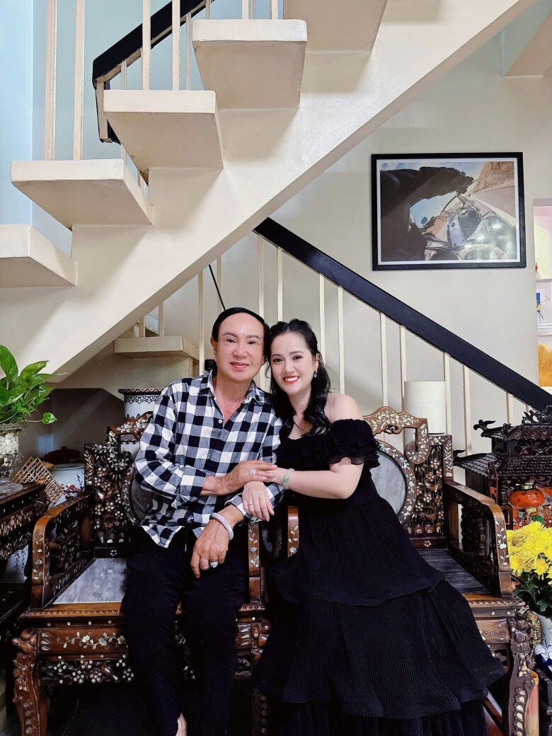 Hồng Loan - con gái cố NSƯT Vũ Linh gọi Quốc Thanh là “ba” trong nhiều năm qua.