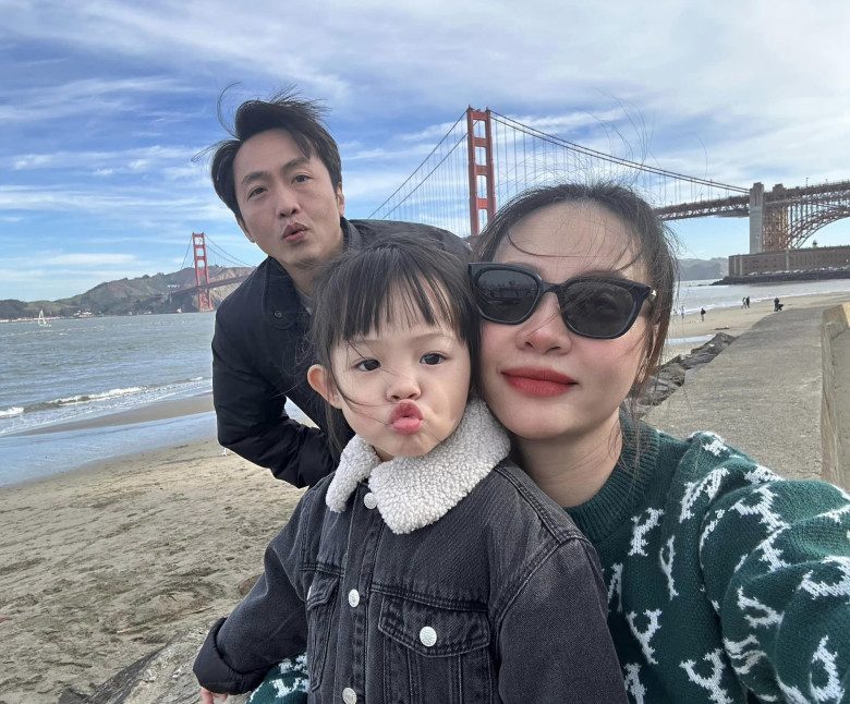 Bé Suchin có biểu cảm đáng yêu, được bố mẹ yêu chiều.
