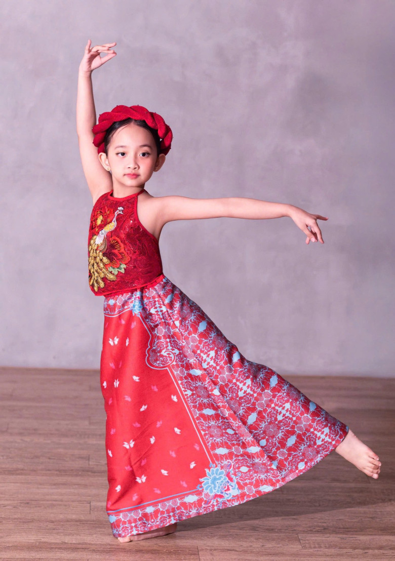 Cô bé có năng khiếu nhưng không đam mê dancesport giống anh trai.