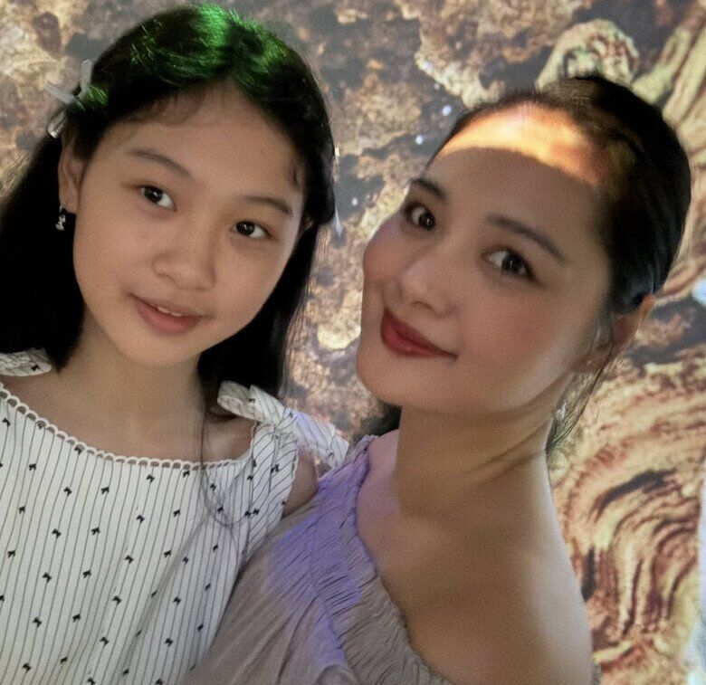 Hương Giang luôn ủng hộ, đồng hành cùng ái nữ trong học tập và khám phá nghệ thuật.