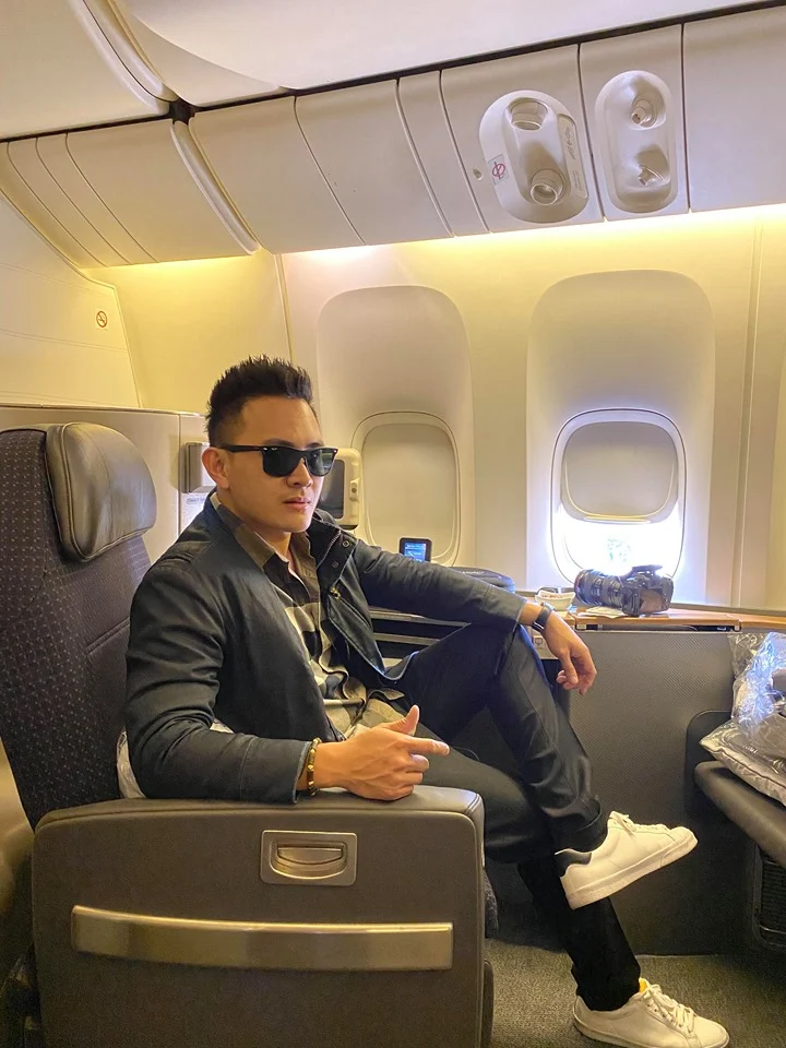 Anh có sự nghiệp vững chắc và công việc kinh doanh riêng.