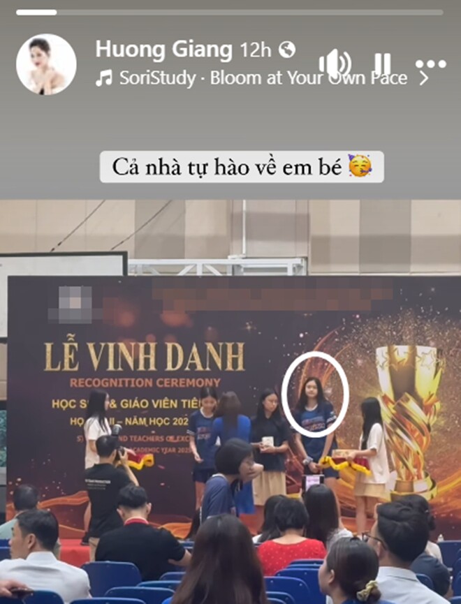Tiểu Panda được vinh danh bởi thành tích xuất sắc ở trường.
