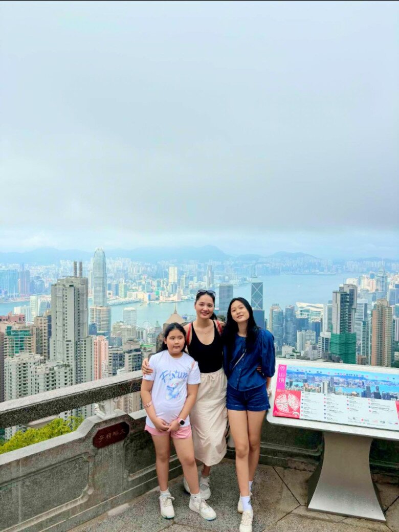 Gia đình nàng hậu thường cùng nhau đi du lịch.