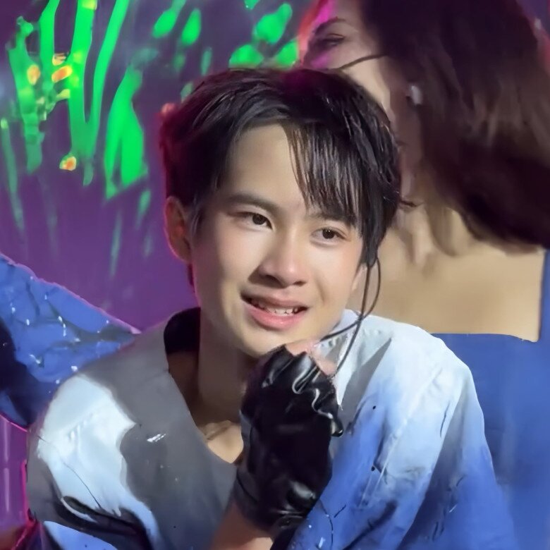 Rio có tài năng như một idol.