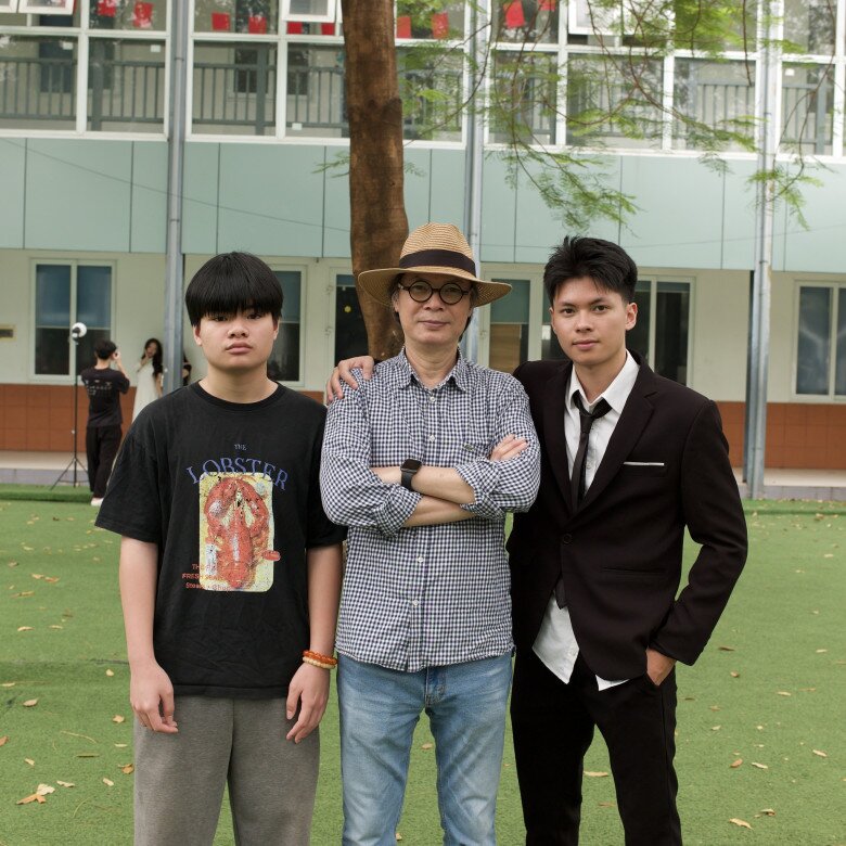 Nam NSND xúc động khi con trai chuẩn bị vào đại học.