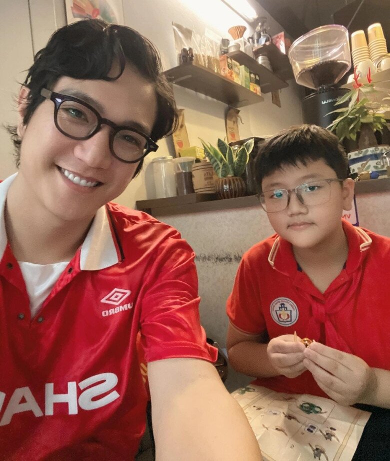 Nam diễn viên thường chia sẻ khoảnh khắc đưa con trai Be đi chơi.