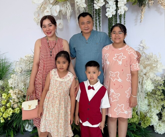 con-trai-ut-cua-nsnd-tu-long-vua-nhin-da-ro-la-ban-sao-cua-bo-co-nang-khieu-chuan-con-nha-noi-5-1779700369-937-width660height550.jpg
