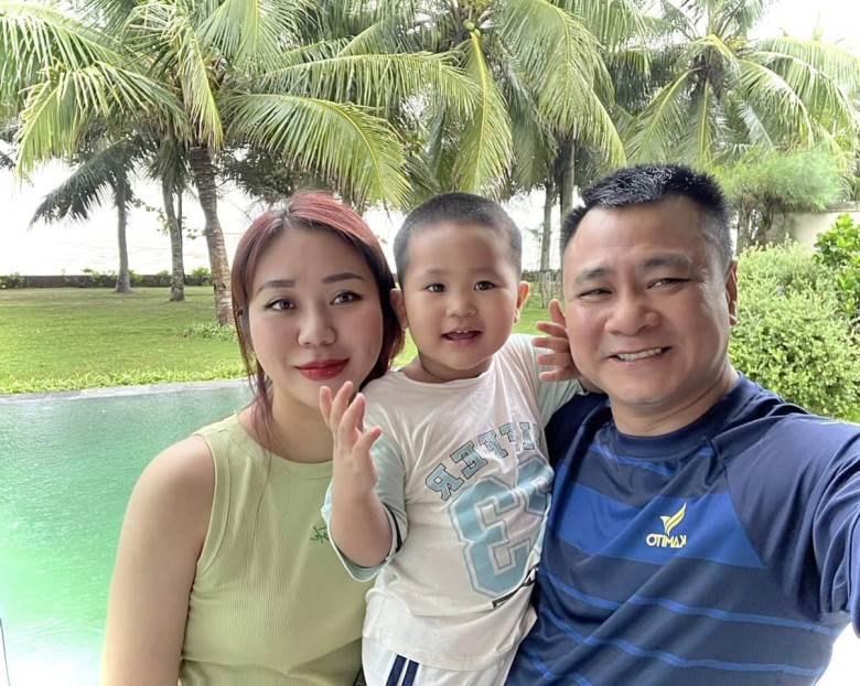 Bé Bách có tính cách lém lỉnh, đáng yêu.