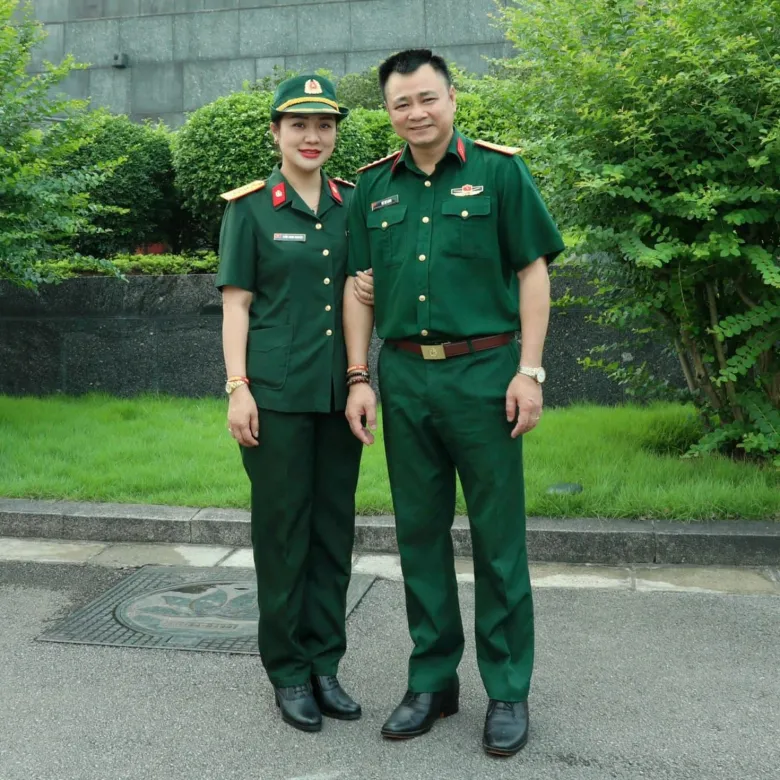 NSND Tự Long biết ơn khi vợ quán xuyến việc nhà, chăm con khéo léo.