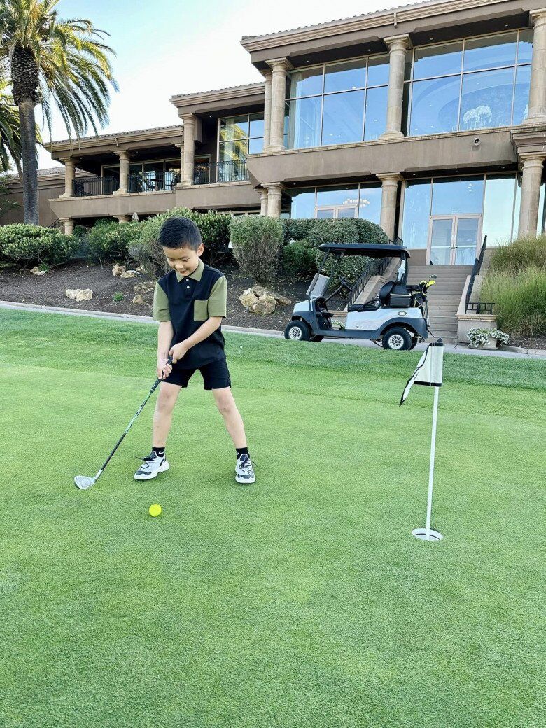 Thiên Từ được đầu tư học chơi golf từ nhỏ.