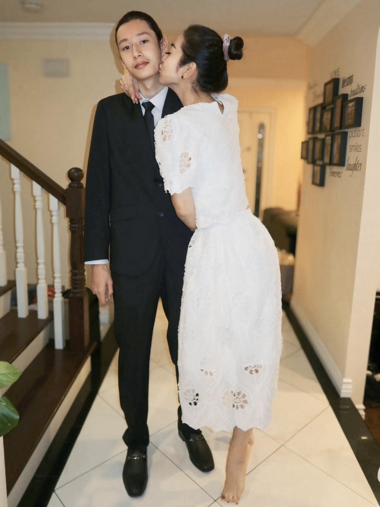 Cậu có chiều cao 1m9.