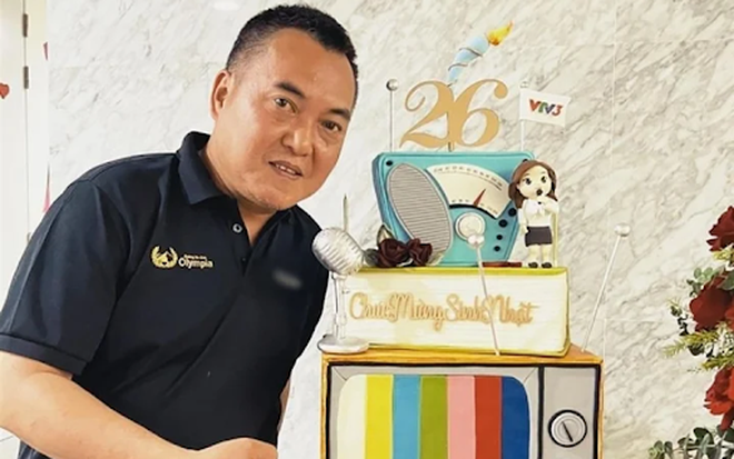 Nam MC hiện trở thành quản lý ở VTV, tuổi U60 vẫn miệt mài làm việc.