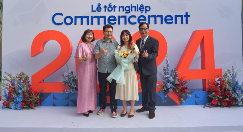 Nam nghệ sĩ có cuộc sống viên mãn bên vợ con.