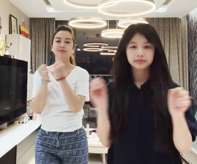 Jennifer Phạm cùng con gái nhảy theo trend, khoe khả năng vũ đạo.
