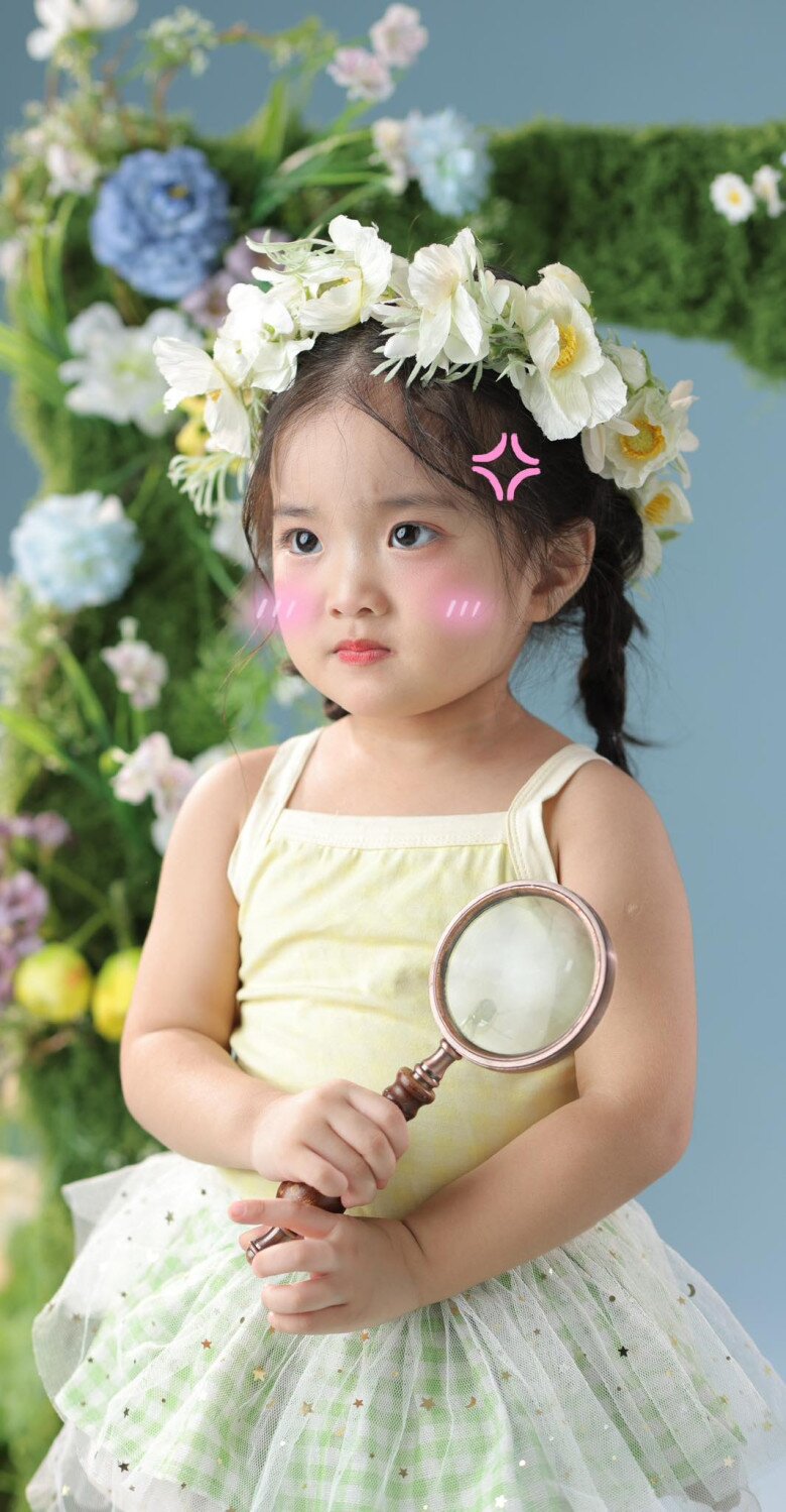 Bé Lisa thừa hưởng nét đẹp từ bố và mẹ, có phần giống Khánh Thi nhiều hơn.
