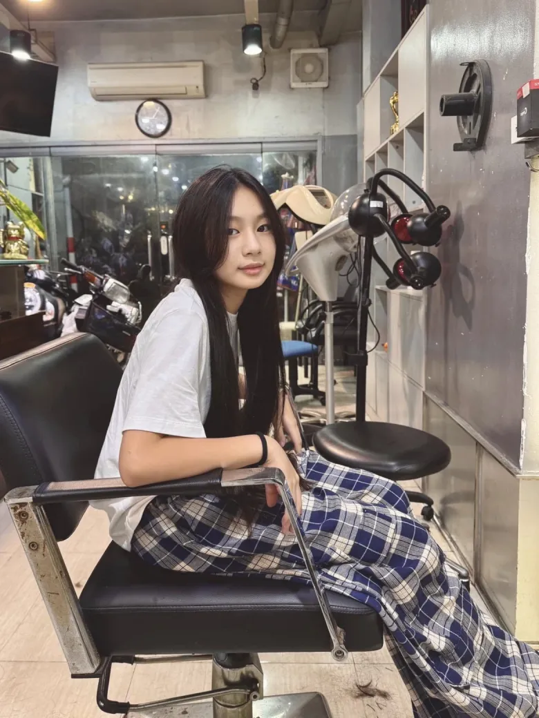 Ái nữ của Lý Hải đẹp trong trẻo, thuần khiết.