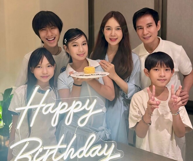 Cherry - con gái của Lý Hải mừng sinh nhật tuổi 13. 