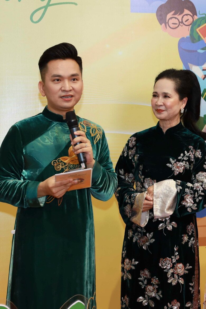 Anh có lối dẫn chuyên nghiệp, tự tin.