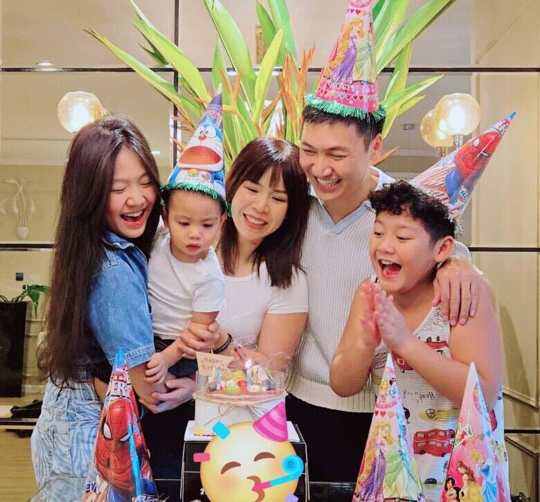 Mạnh Trường và bà xã hiện có 3 con đủ nếp, đủ tẻ.