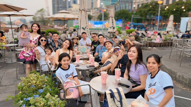 Lavie được nhiều nghệ sĩ quan tâm, chăm sóc.