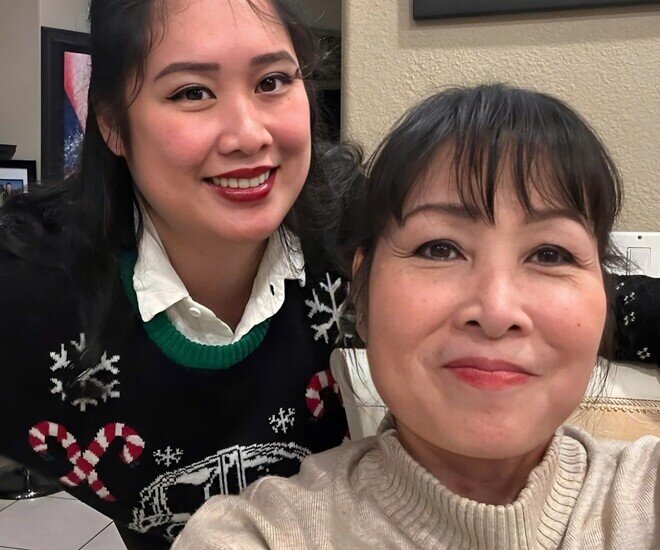 Hồng Vân cùng con gái đầu lòng.