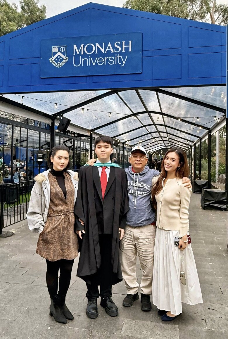 Khang Lê hiện là thành viên cao nhất nhà.