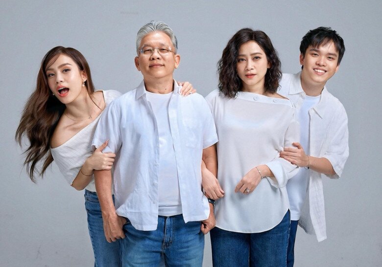 Cập đôi có 2 con đều đã trưởng thành, học tập giỏi.