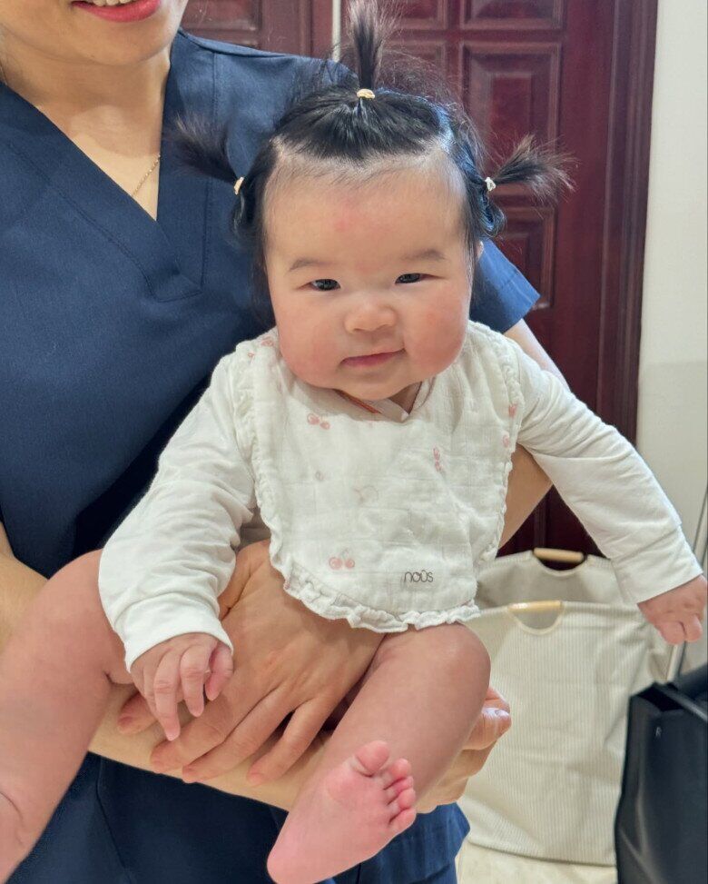 Cô bé Nana có ngoại hình bụ bẫm, đáng yêu.