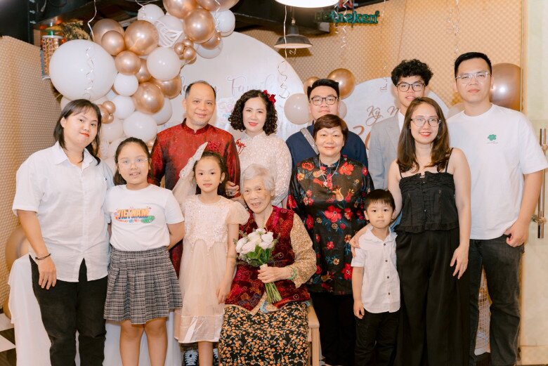 Vợ chồng nghệ sĩ vừa tổ chức lễ kỷ niệm 30 năm ngày cưới.