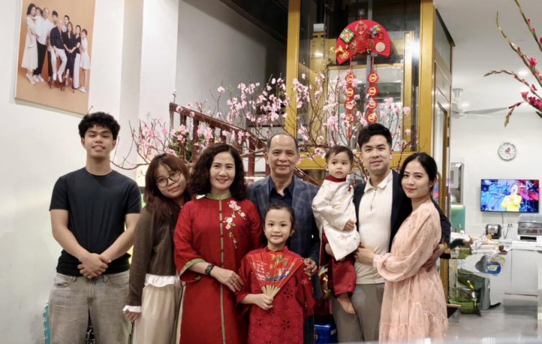 Hiện vợ chồng nghệ sĩ có cuộc sống viên mãn, đủ đầy bên các con, cháu.