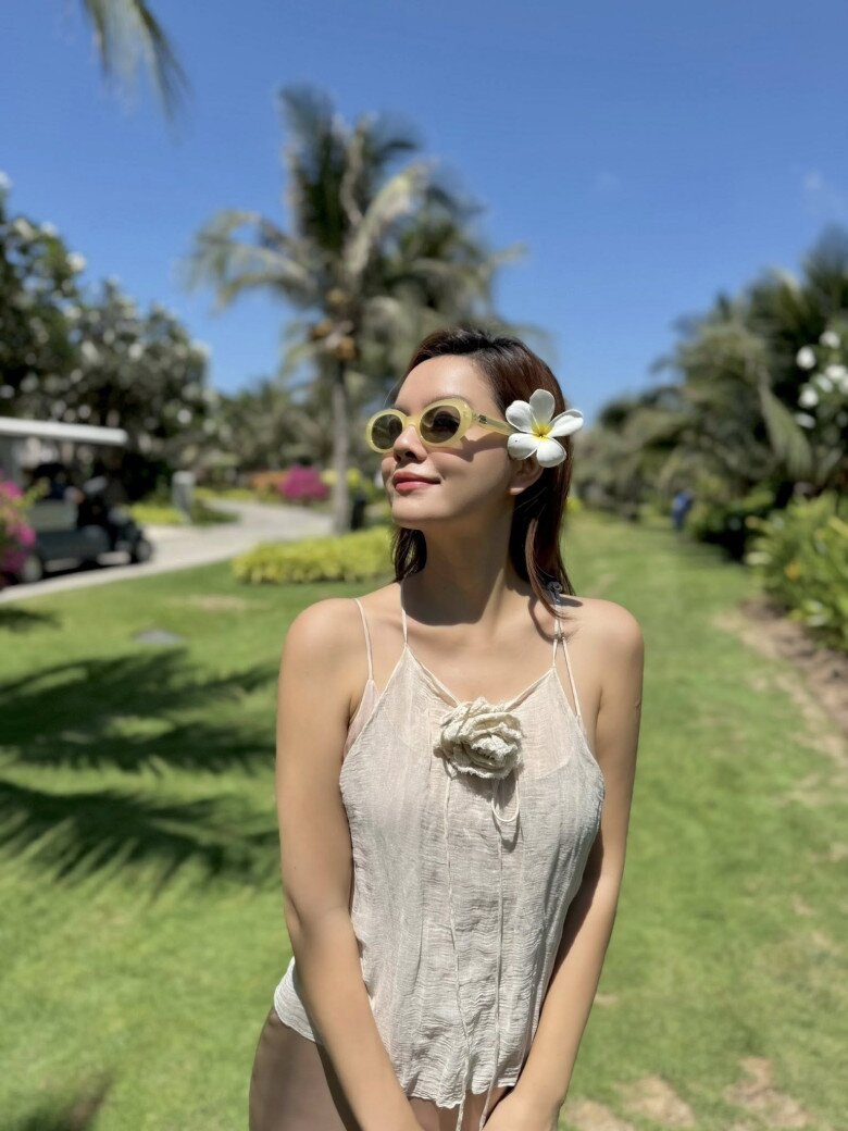 Sao Việt 24h: Angela Phương Trinh bất ngờ trở lại với mái tóc dài, khán giả bồi hồi nhớ hình ảnh amp;#34;người mẹ nhíamp;#34; một thời - 11