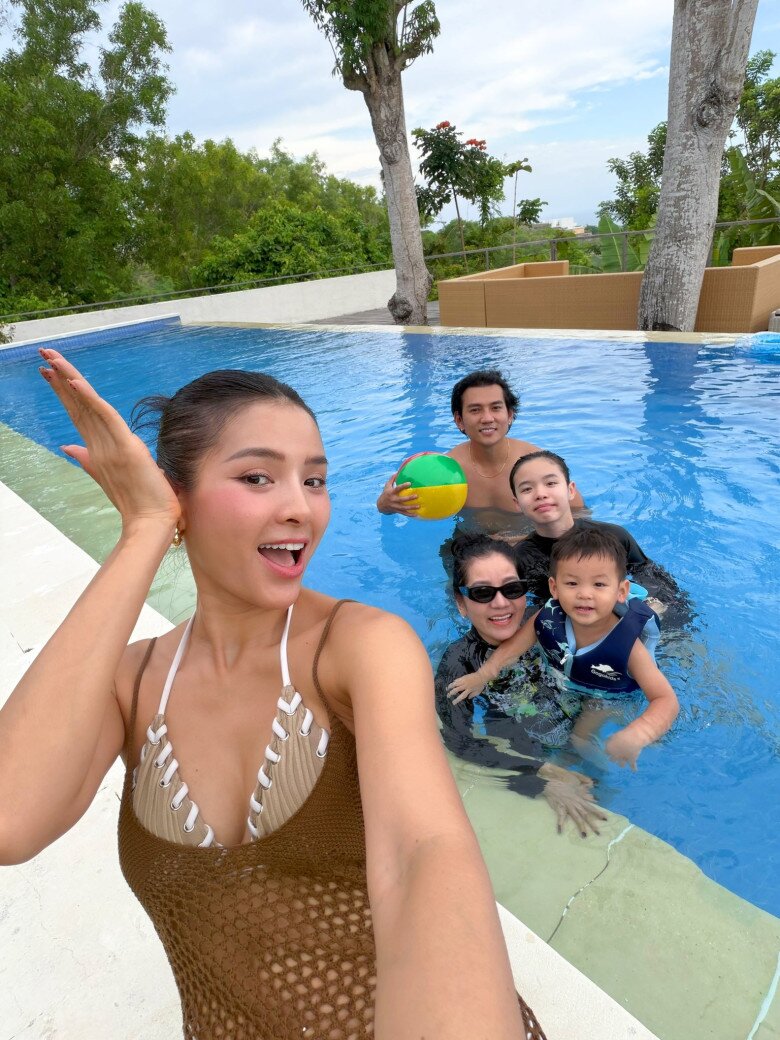 Sao Việt 24h: Angela Phương Trinh bất ngờ trở lại với mái tóc dài, khán giả bồi hồi nhớ hình ảnh amp;#34;người mẹ nhíamp;#34; một thời - 12