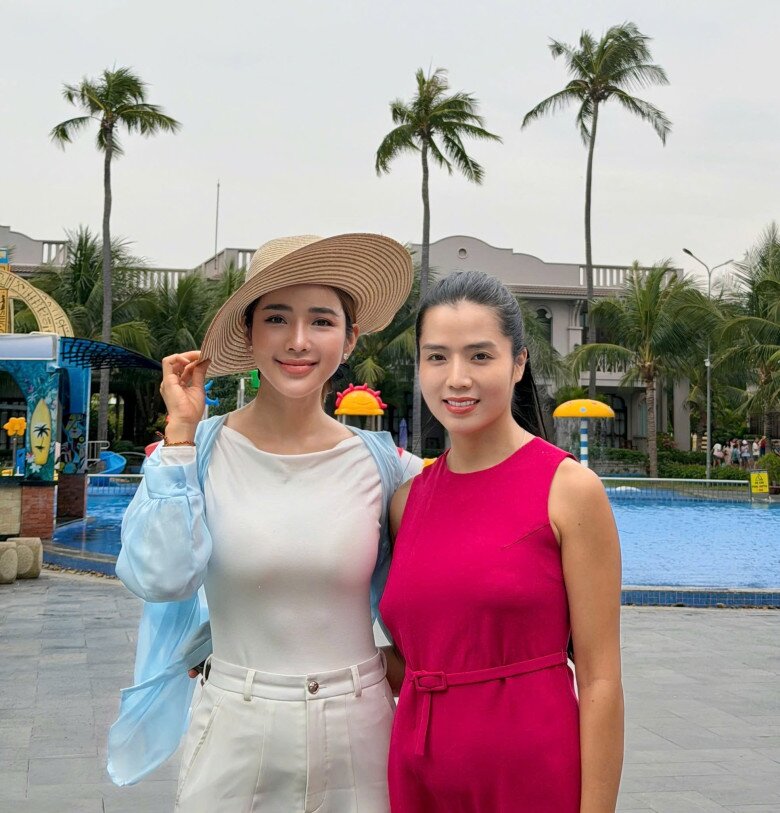 Sao Việt 24h: Bố mẹ chồng quyền lực của Khánh Thi trẻ trung mừng sinh nhật cháu; Vợ Ưng Hoàng Phúc khoe em gái như sinh đôi - 2