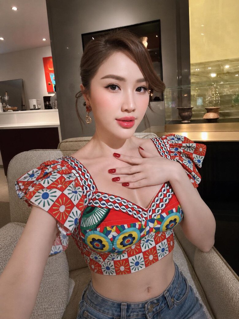 Sao Việt 24h: Ngô Thanh Vân và chồng amp;#34;trốnamp;#34; con gái đi hẹn hò, đạo diễn U50 sau sinh được khen trẻ hơn ông xã kém tuổi - 11