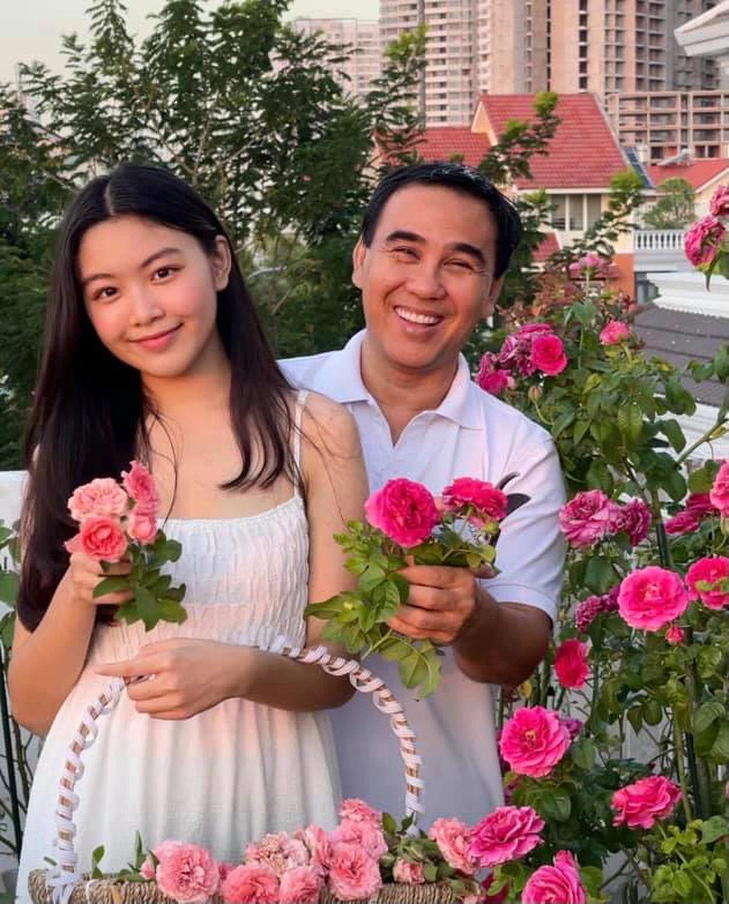 Sao Việt 24h: Con gái Diệp Lâm Anh thích thú vào bếp với bạn trai của mẹ, tương tác gần gũi nhận amp;#34;mưaamp;#34; lời khen - 6