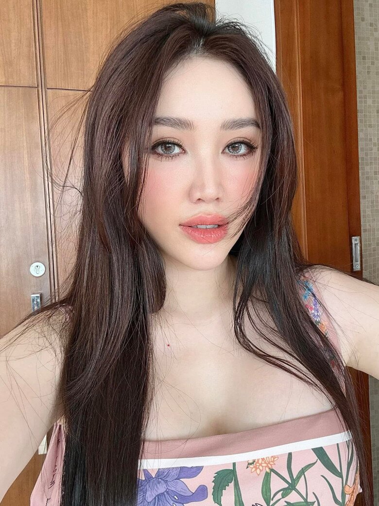 Sao Việt 24h: Hoa hậu Đặng Thu Thảo khoe gái út lũn chũn ra biển; Sara Lưu bầu đôi lần 2 tự tin diện bikini - 10