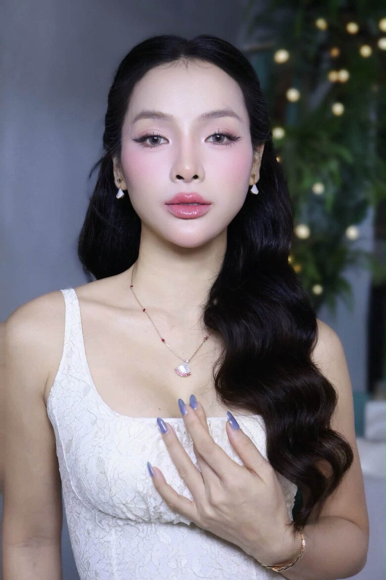 Sao Việt 24h: Diễn viên Quang Minh bế quý tử duy nhất đi thăm tổ ấm quy mô hoành tráng với vợ kém 37 tuổi - 12