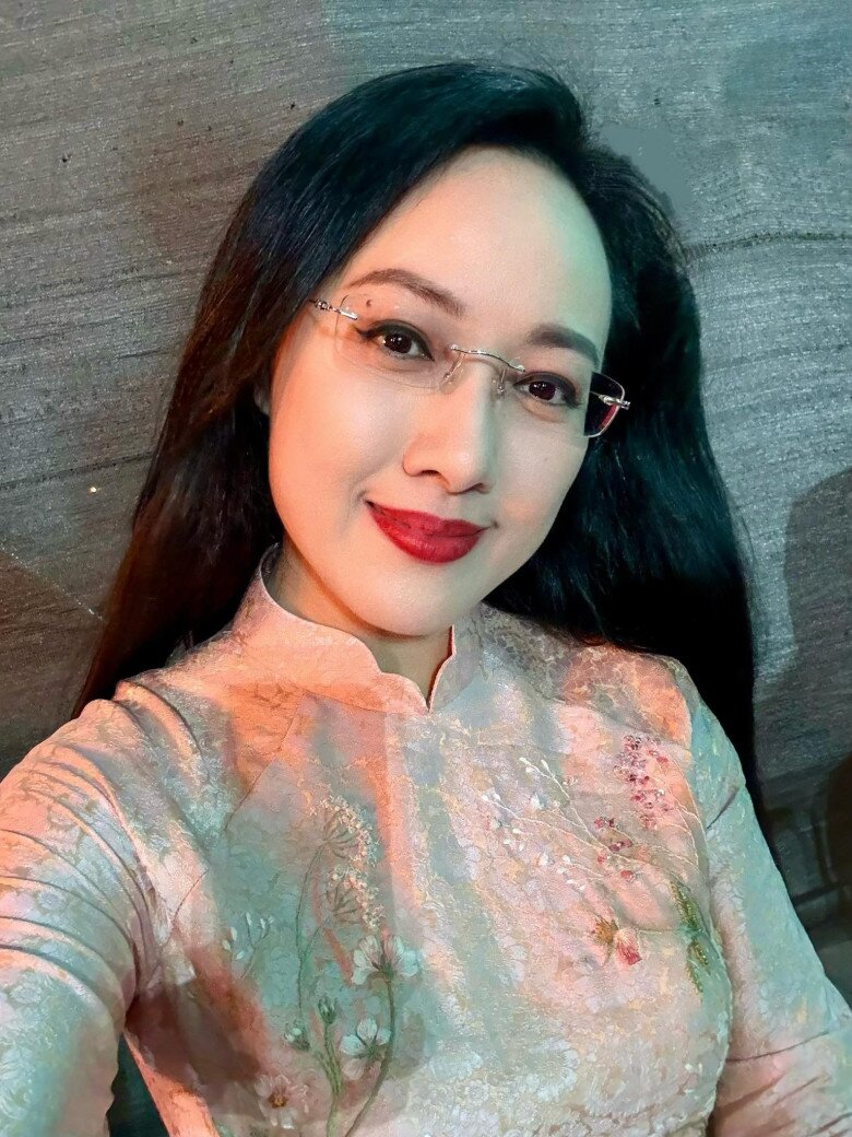 Sao Việt 24h: Subeo điển trai khi đi ăn cùng mẹ; Con gái lai Tây của Lan Phương phơi nắng má đỏ hây hây - 10
