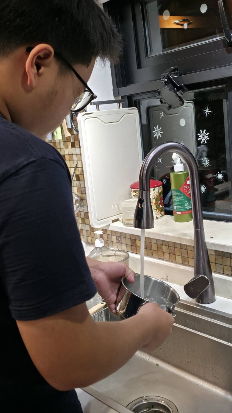 Sao Việt 24h: Hà Anh khoe khoảnh khắc gia đình nô đùa trên biển dịp ...