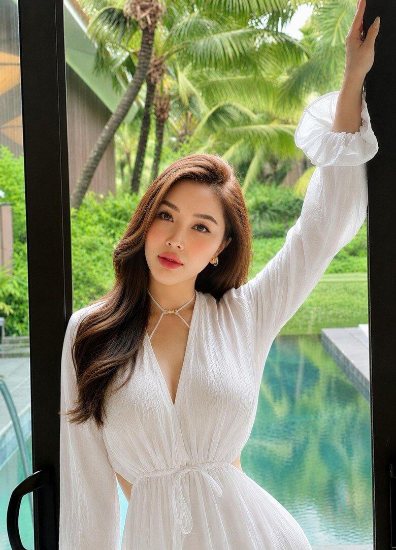 Sao Việt 24h: 2 con gái MC Quyền Linh amp;#34;lên đồamp;#34; đi ăn tối chiếm trọn spotlight vì vẻ ngoài nữ tính, quyến rũ - 9