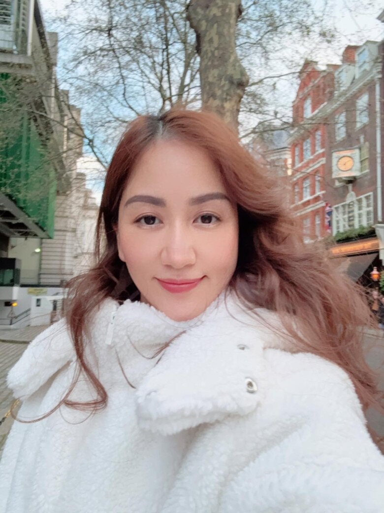 Sao Việt 24h: 2 con gái MC Quyền Linh amp;#34;lên đồamp;#34; đi ăn tối chiếm trọn spotlight vì vẻ ngoài nữ tính, quyến rũ - 6