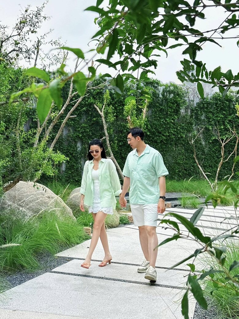 Sao Việt 24h: Ngô Thanh Vân thích thú khoe nàng tiên cá tròn xoe; Tiến Luật than nhớ 2 con gái sinh đôi khi đi xa - 4