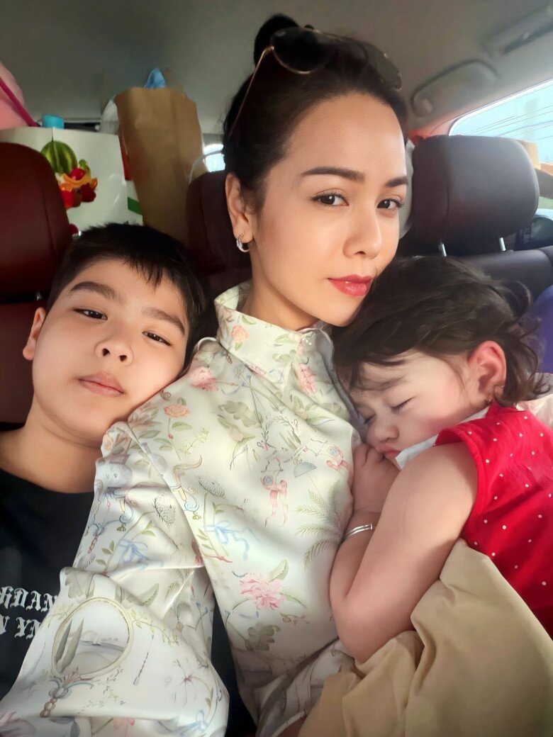 Sao Việt 24h: Ngô Thanh Vân thích thú khoe nàng tiên cá tròn xoe; Tiến Luật than nhớ 2 con gái sinh đôi khi đi xa - 5